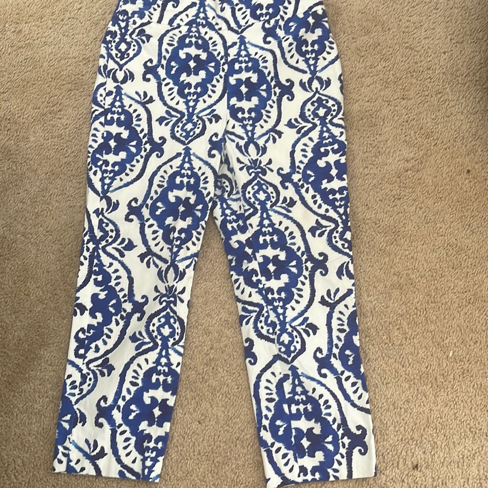 Chico’s so slimming pull on pants crop length